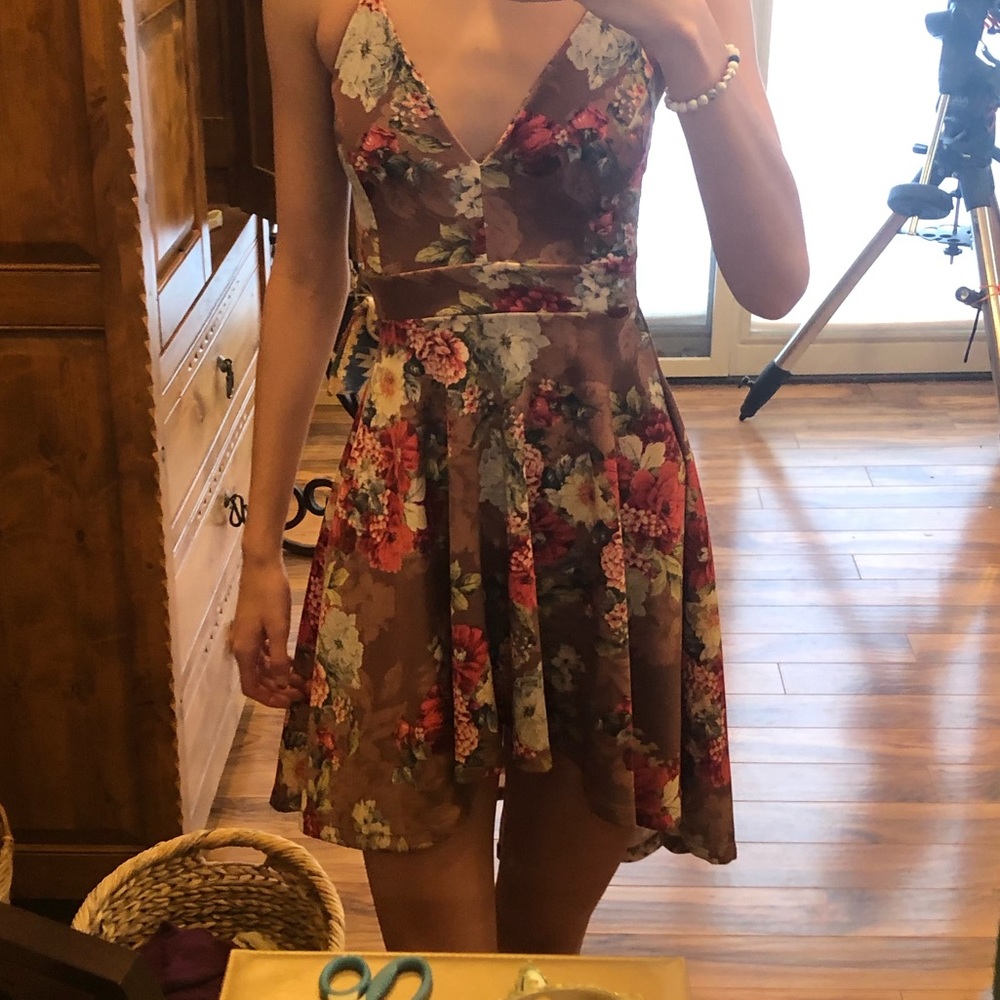 Pretty high-low flower dress !